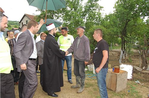 muftija-poplavljeno-podrucje-maj-2011