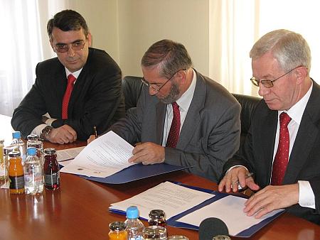 Potpisivanje-ugovora-FIN-2010